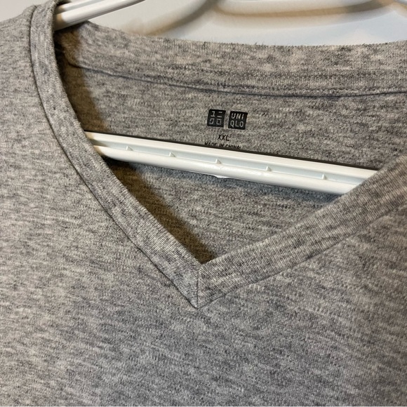 Men’s XXL Long Sleeve V-Neck Sweater - Picture 2 of 2